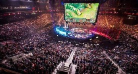 电子竞技：明星选手高光操作与团队协作如何塑造电竞文化